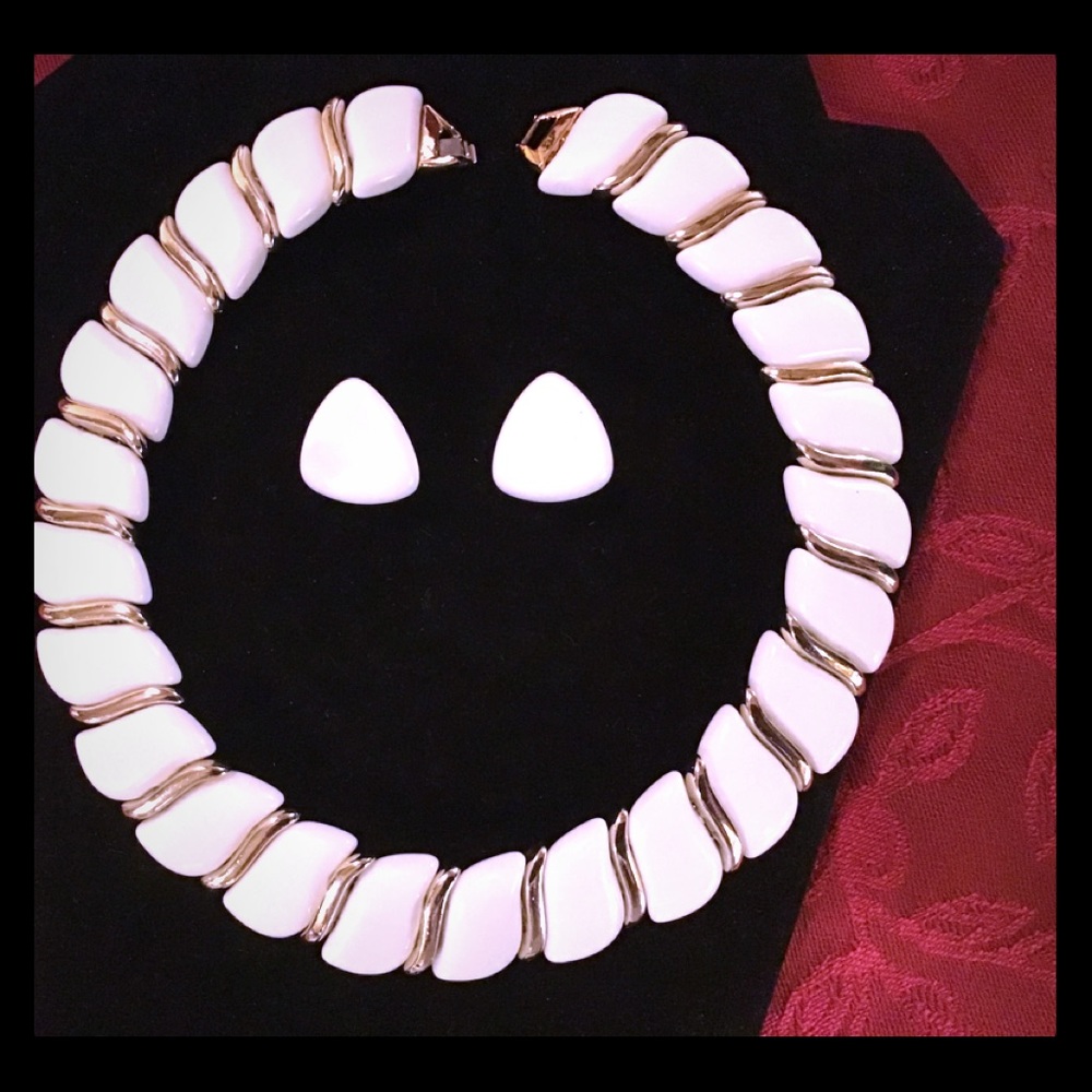 LUCITE NECKLACE AND CLIP EARRING SET